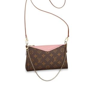 Louis Vuitton Pallas Clutch in Rose Poudre